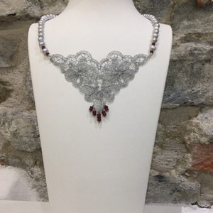 Cantù lace necklace and rubies.