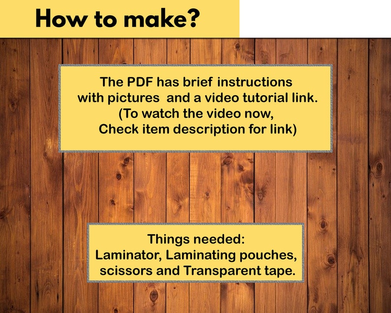 Pu&ograve; includere: Uno sfondo in legno con una casella di testo gialla che dice "Come fare?" e altre due caselle di testo gialle. La prima casella di testo dice "Il PDF contiene istruzioni brevi con immagini e un link a un tutorial video. (Per guardare il video ora, controlla la descrizione dell'articolo per il link)". La seconda casella di testo dice "Cose necessarie: Laminatrice, buste per laminare, forbici e nastro adesivo trasparente."