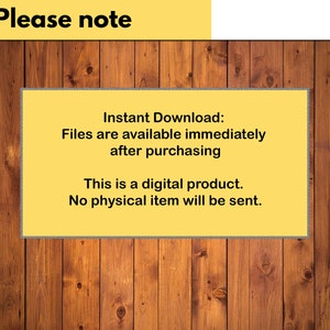 Pu&ograve; includere: Un appunto giallo su uno sfondo di legno con il testo "Nota bene" in nero. L'appunto dice "Download immediato: I file sono disponibili immediatamente dopo l'acquisto. Questo &egrave; un prodotto digitale. Nessun articolo fisico verr&agrave; inviato."