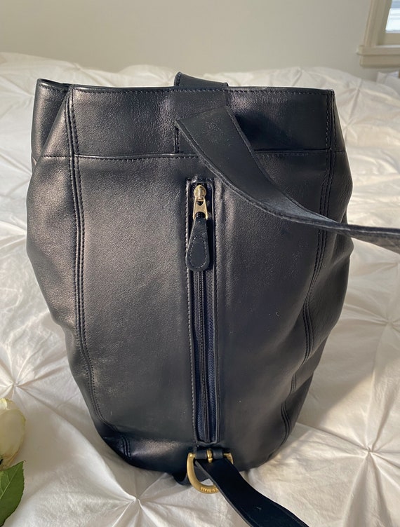 Women's Vintage coach Logo black shoulder bag | Black shoulder bag, Brown leather  shoulder bag, Black coach purses