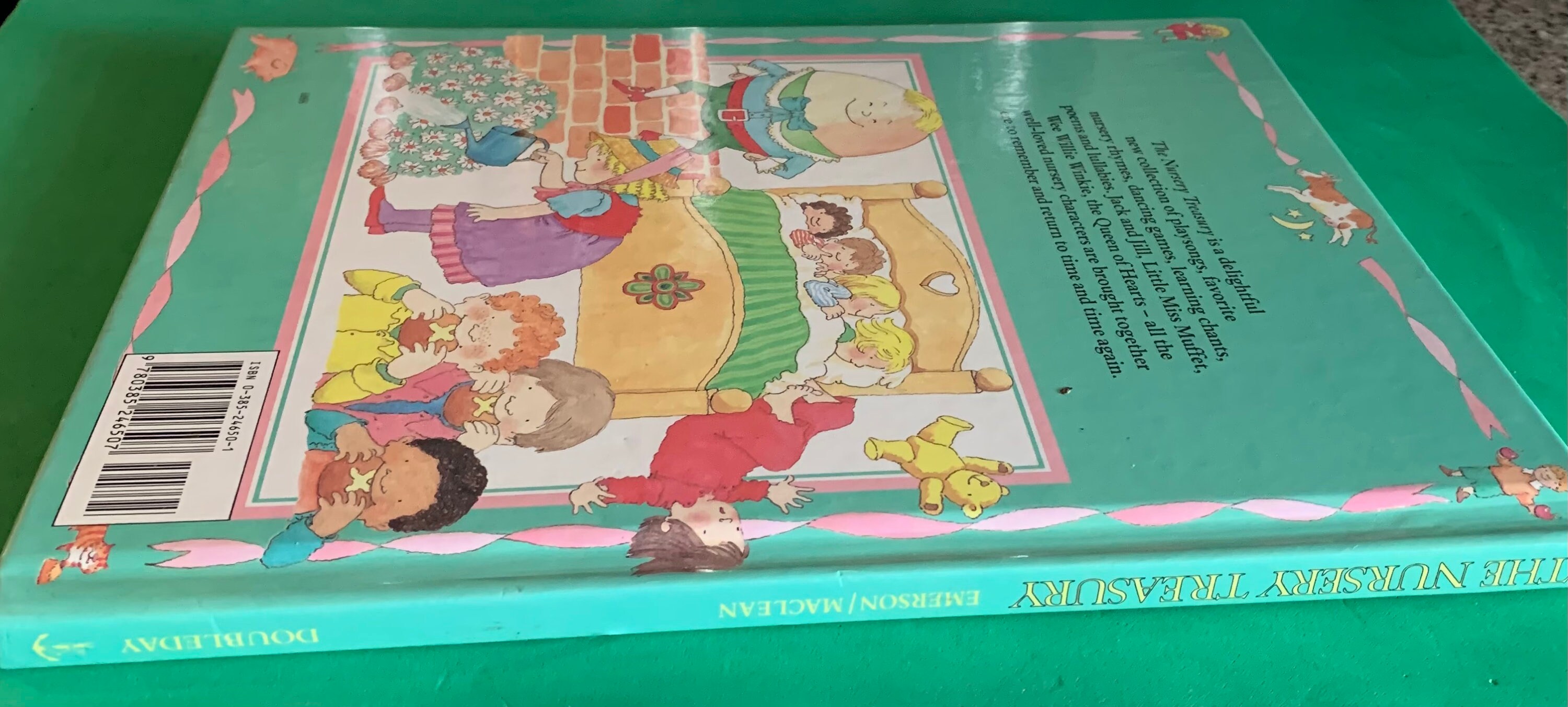 珍しい掘り出し物「The Nursery Treasure」ヴィンテージのイラスト入り 