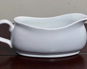 THREHo-LD  porcelain gravy boat  made in Indonesia, new never been used