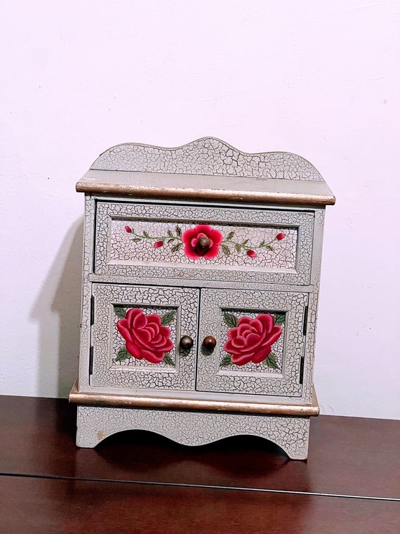 Vintage hand painted wooden jewelry box with one d