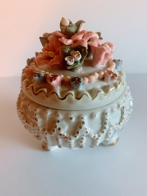 Antique jewelry/trinket box with 3D flowers and pe