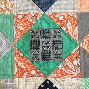 Eye spy quilt in green orange blue and grey baby or lap patchwork image 7