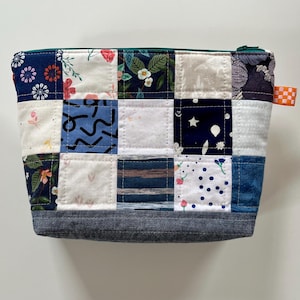 Colourful quilted zipper pouch different of each side