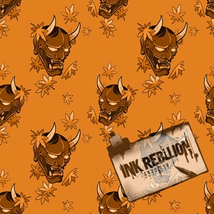 Może przedstawiać: Wzór bez szwów przedstawiający brązową maskę oni z rogami i wieńcem z liści klonowych na jasno pomarańczowym tle. Tekst "INK REBELLION" jest w stylu vintage, białym na brązowym prostokącie.