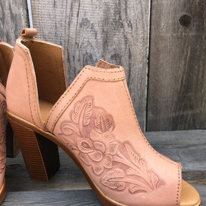 Vintage Tooled Leather Pumps | Etsy