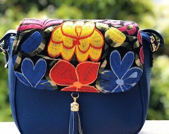 Sac bandoulière en cuir brodé, sac à main fleuri bleu