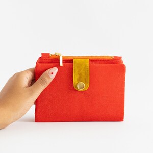 Cartera roja para mujer, cartera brillante mujer, island luxe wallet, cartera elegante vegana, beachside wallet, tourist-chic wallet