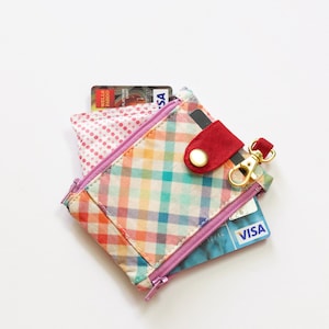 Lindo llavero para mujer, billetera delgada de tela, billetera a cuadros mini, billetera con dijes, tarjetero para mujer, billetera de cuadros vichy mod, regalo para ella