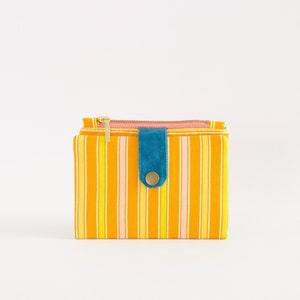 cartera amarilla pequeña, cartera rayada para mujer, cartera mujer con cremallera, cartera de tela bifold, beachside wallet