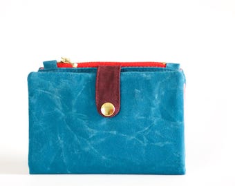 Mosaic blue waxed canvas wallet with pink inside color burgundy strap and scarlet red YKK zipper,
