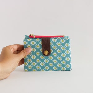 petit portefeuille bleu ciel pour femme, tissu portefeuille marguerite, portefeuille végétalien à ressort, portefeuille de voyage à fermeture éclair pour femme