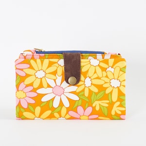 Cartera retro de margaritas, cartera vegana de viaje, cartera plegable larga, cartera hecha a mano de los años 70, cartera hippie con flores, cartera moderna con tarjetero.