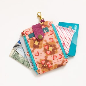 Mini billetera de fresa y waffles para mujer, billetera con doble cremallera, bolsillo frontal, monedero, mini billetera llavero con cremallera
