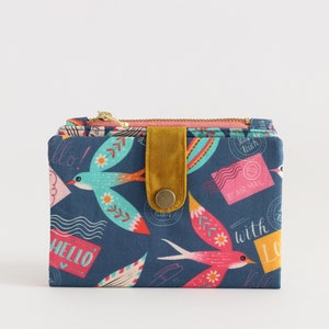 Bunte Messenger Tauben Brieftasche mit Reißverschluss, Taube mit Love & Hallo Nachricht, florale vegane Brieftasche mit Hot Pink Innenstoff