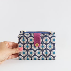 Cartera con plumas de margaritas para mujer, billetera de tela de mediados de siglo, billetera plegable estilo pavo Art Déco.