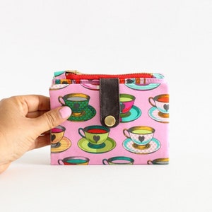 Cartera de taza de té para mujer, cartera de Alicia en el país de las maravillas para mujer, cartera maximalista plegable, linda cartera pequeña