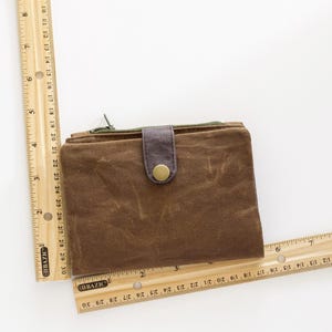 carteira de viagem para homens organizador de cartão de crédito feito com lona encerada, carteira com zíper bifold, carteira de couro vegano imagem 2
