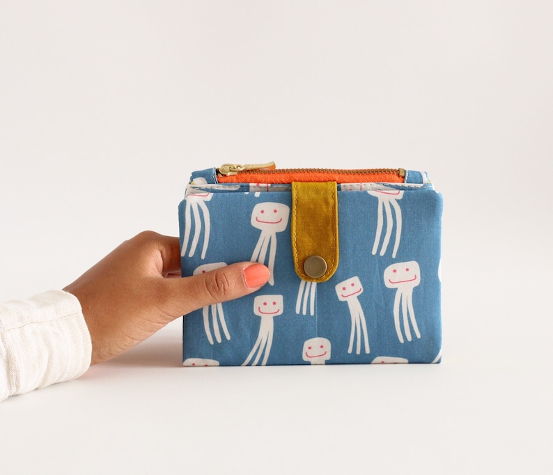 Cartera funcional con estampado de pulpo para mujer: Cartera vegana pequeña con cremallera image 1