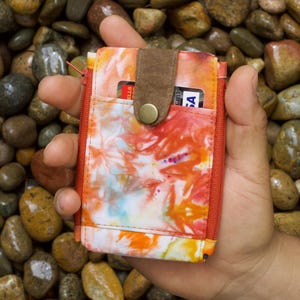 Cartera teñida para hombre, pequeña cartera con bolsillo EDC, billetera delgada con bolsillo frontal, billetera vegana para hombre, idea de regalo de billetera naranja para novio