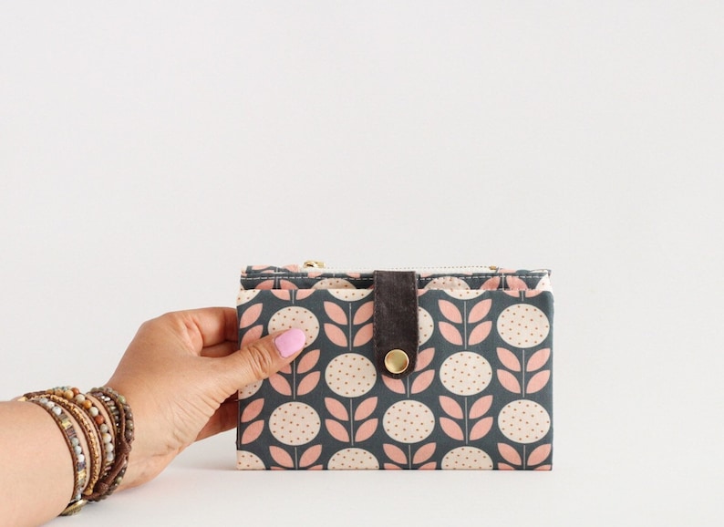 Cartera de mediados de siglo para mujer, cartera de flores escandinava, cartera de flores nórdicas retro, cartera moderna bifold imagen 1