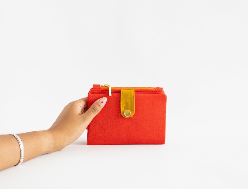 Cartera roja para mujer, cartera brillante mujer, island luxe wallet, cartera elegante vegana, beachside wallet, tourist-chic wallet image 1