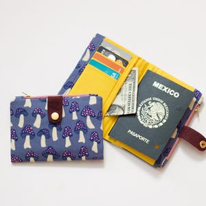 Niedliche Brieftasche Reise mit Reißverschlusstasche, Pilz Brieftasche Pass für Frauen, Reisebrieftasche in kräftigen Farben, Maximalist Reisebrieftasche handgemacht
