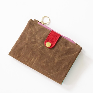 Toile cirée marron selle pour femme, portefeuille maximaliste femme, idée cadeau petite amie, portefeuille imperméable à deux volets, portefeuille de voyage végétalien