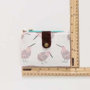 Cartera kiwi para mujer, cartera única mujer, cartera pequeña mujer, cartera bifold tarjeta de crédito, cartera niña, cartera pájaro imagen 4