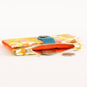 Cartera Daisy pequeña para mujer, cartera retro verano, cartera bifold años 70, tela de cartera groovy, cartera floral de algodón, imagen 4