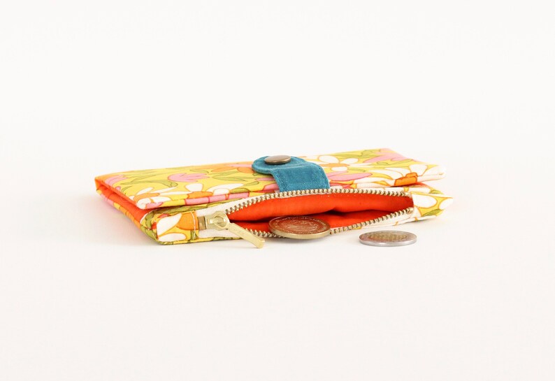 Cartera Daisy pequeña para mujer, cartera retro verano, cartera bifold años 70, tela de cartera groovy, cartera floral de algodón, imagen 4