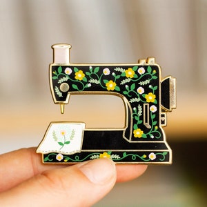 Sewing Machine Interactive Sliding Needle Enamel Pin, Artsy Brooch Accessory, Craft Lover Jewelry, Textile Art Gift, Unique Embroidery Gifts