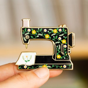 Sewing Machine Interactive Sliding Needle Enamel Pin, Sewing Pin Badge, Seamstress Pin, Sewing Gift Lapel Pin, Aesthetic Enamel Pin, Thread