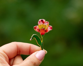 Peruvian Lily Enamel Pin, Floral Brooch, Botanical Badge, Nature Jewelry, Garden Lover Gift, Flower Lapel Accessory, Plant Enthusiast Pin