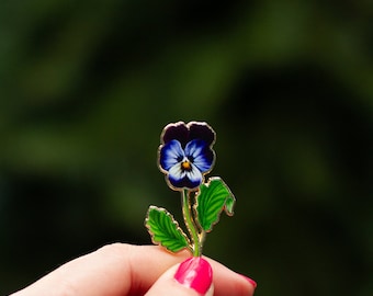 Pansy v2 Floral Enamel Pin, Colorful Floral Pin, Botanical Brooch, Spring Flower Badge, Botanical Accessory, Gardener Gift, Blue