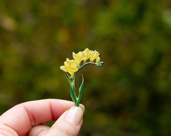 Pin esmaltado floral de fresia para jubilarse, broche de flor amarilla, regalo de jardinería