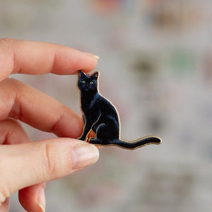 ブラックアメリカンショートヘア猫のエナメルピン、猫のブローチ、猫のラペルピン、動物バッジ、子猫のピン、猫愛好家へのギフト