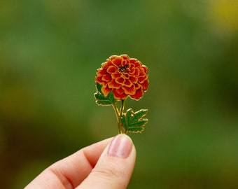 Marigold v2 Floral Enamel Pin, October Birth Month Red Flower Accessory, Nature Lover Jewelry Gifts, Botanical Brooch, Gift for Gardeners