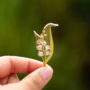 Épingle florale en émail muguet v2, accessoire floral pour le mois de naissance de mai, cadeaux bijoux nature, broche de revers, cadeau pour jardiniers