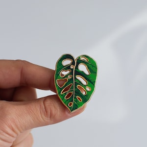 RETIRING Monstera Adansonii Plant Enamel Pin, Green Brooch, Botanical Badge, Nature Lover Jewelry Gifts, Gift for Gardener, Gift for Her