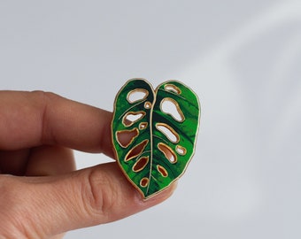 Monstera Adansonii Enamel Pin, Tropical Plant Brooch, Nature Lover Jewelry, Botanical Badge, Garden Gift, Leafy Lapel Accessory