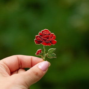 Red Rose v2 Floral Enamel Pin, June Birth Month, New York State Flower, Nature Jewelry Gifts, Botanical Lapel Brooch, Romantic Love Gift