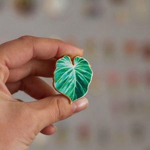 Philodendron Gloriosum Enamel Pin, Plant Brooch, Nature Lover Jewelry, Botanical Badge, Gardening Gift, Exotic Plant Lapel Badge Accessory