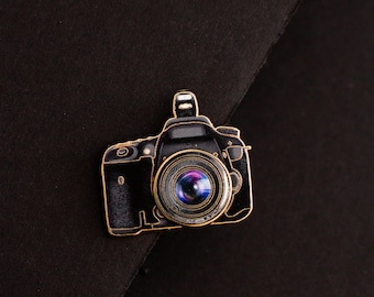 DSLR Camera Interactive v2 Enamel Pin, Photography Brooch, Camera Lapel Accessory, Photographer Tools, Camera Gifts, DSLR Tools, Spinner