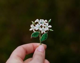 Pin de esmalte floral Star Jasmine v2 (retirado), pin de solapa con flor blanca, accesorio floral, broche botánico, regalo de jardinería, regalos de plantas para ella.