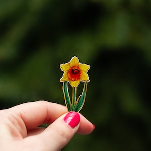 Daffodil (Yellow) v2 Floral Enamel Pin | March Birthday Month Flower | Yellow Flower, Botanical Pin, Flower Pins, Nature Gift, Backpack Pin