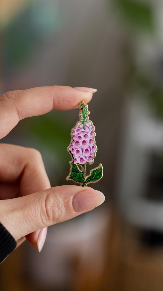 Foxglove Floral Enamel Pin, Flower Jewelry Gift, Nature Lover Accessory, Botanical Brooch, Accessories for Gardeners, Unique Gifts for Her