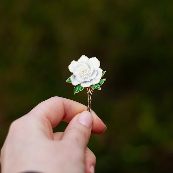 Gardenia v2 Floral Enamel Pin, White Flower Lapel Pin, Floral Accessory, Botanical Brooch, Gardening Gift, Plant Pin Badge, Gifts for Her